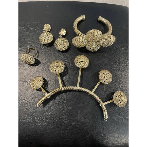 GOLD COLORED EARRINGS HEADWEAR BRACELET COSTUME JEWELRY HEAD FILIGREE BALL - Picture 5 of 5